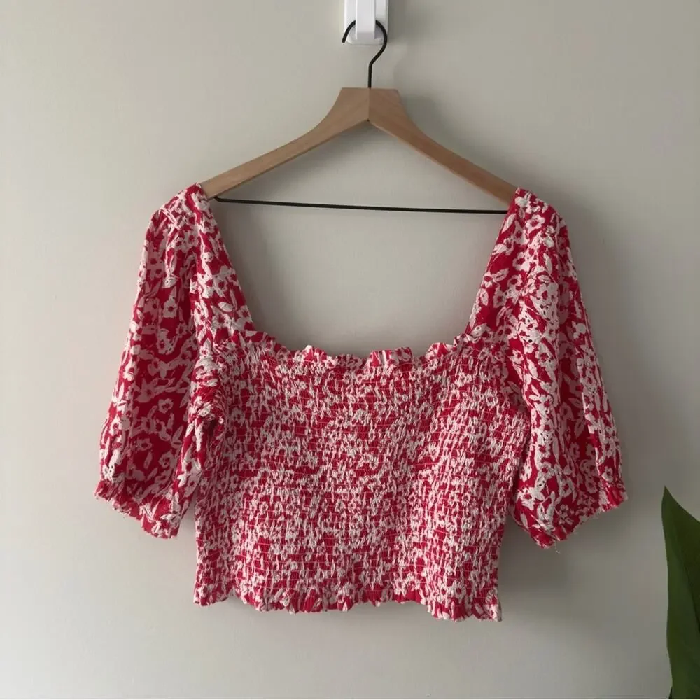 Anthropologie Red White Eyelet Puff Sleeve Smocked Cropped Top stretch floral L